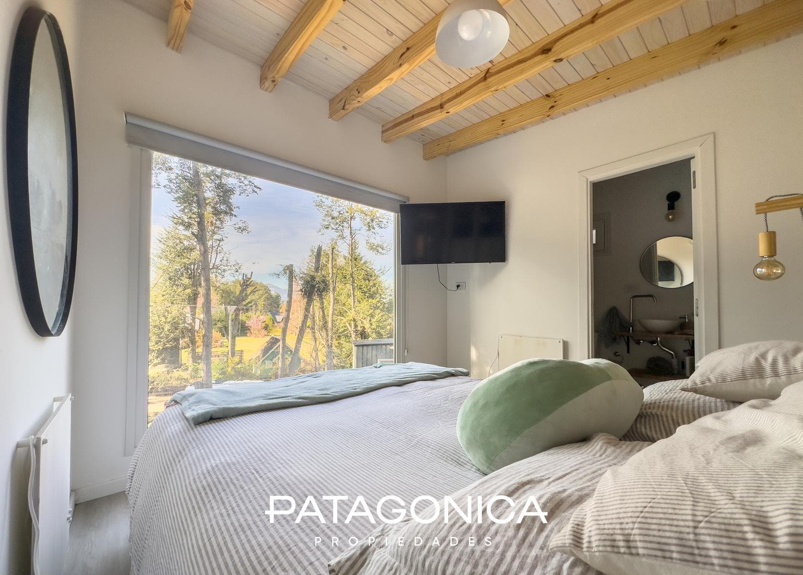 Modern 85 m² house with a view of Lake V. Correntoso.