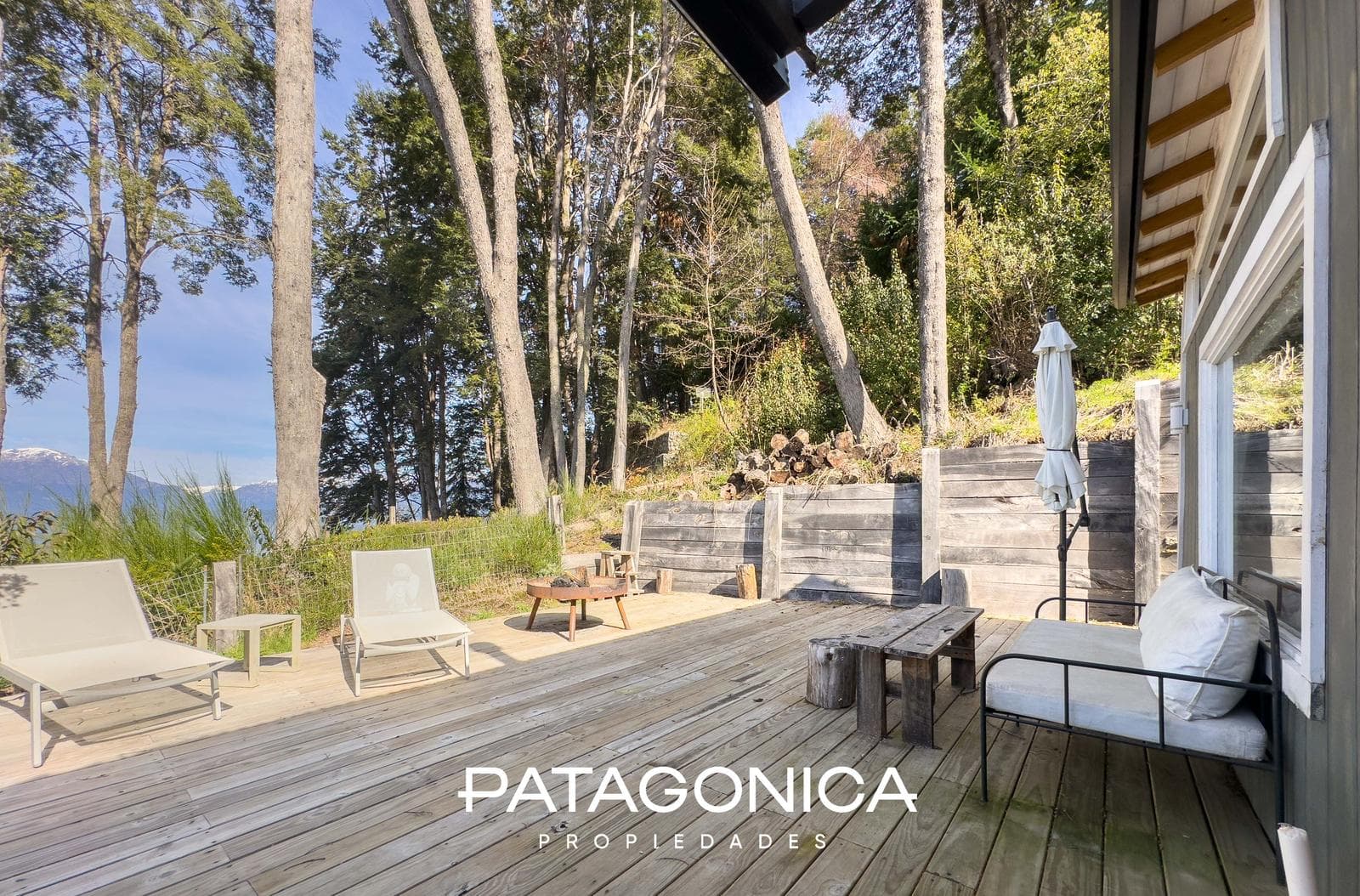 Modern 85 m² house with a view of Lake V. Correntoso.