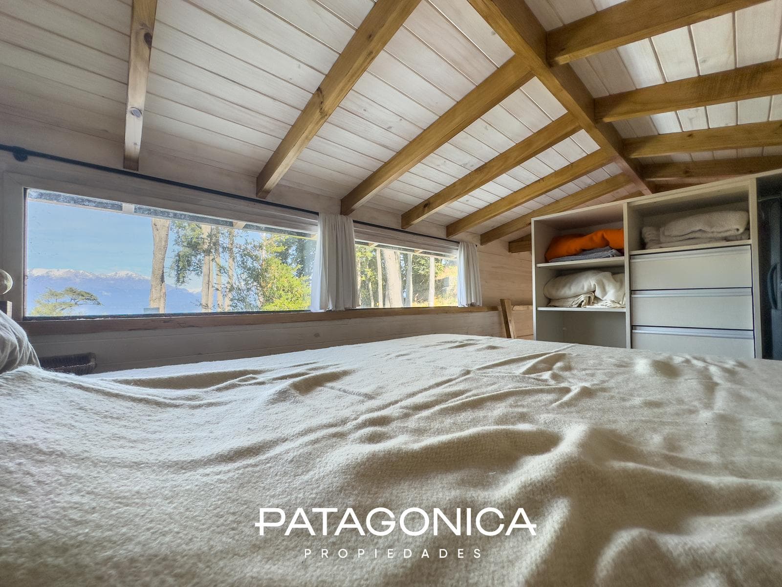 Modern 85 m² house with a view of Lake V. Correntoso.