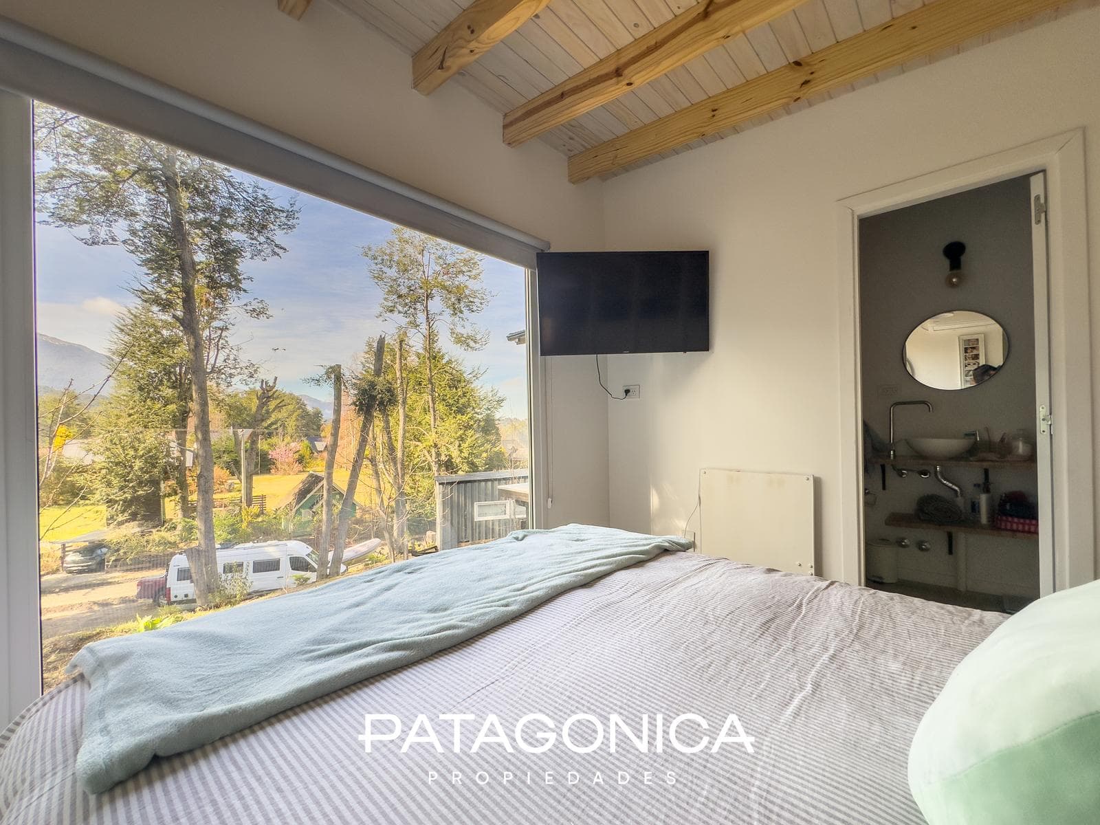 Modern 85 m² house with a view of Lake V. Correntoso.