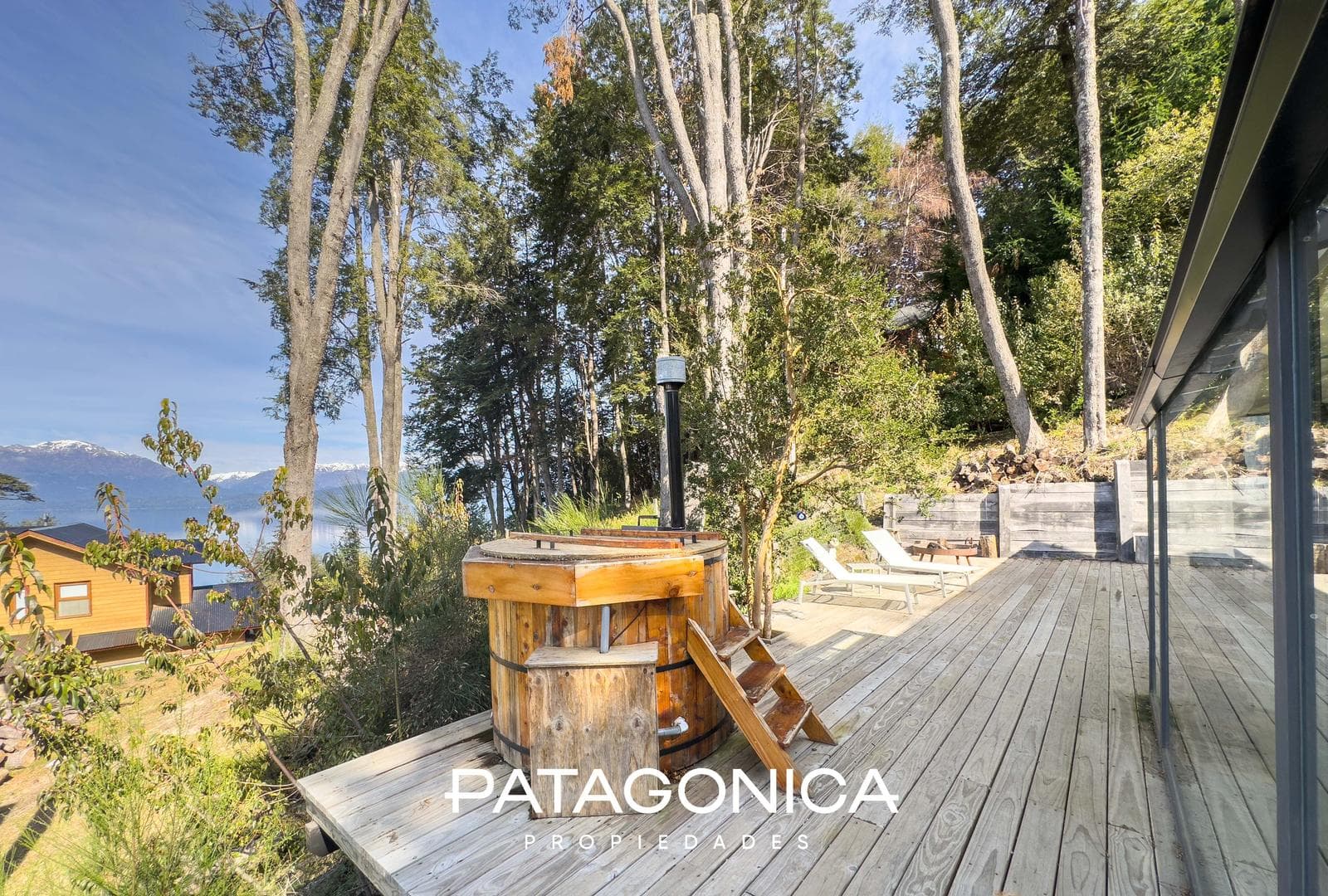 Modern 85 m² house with a view of Lake V. Correntoso.