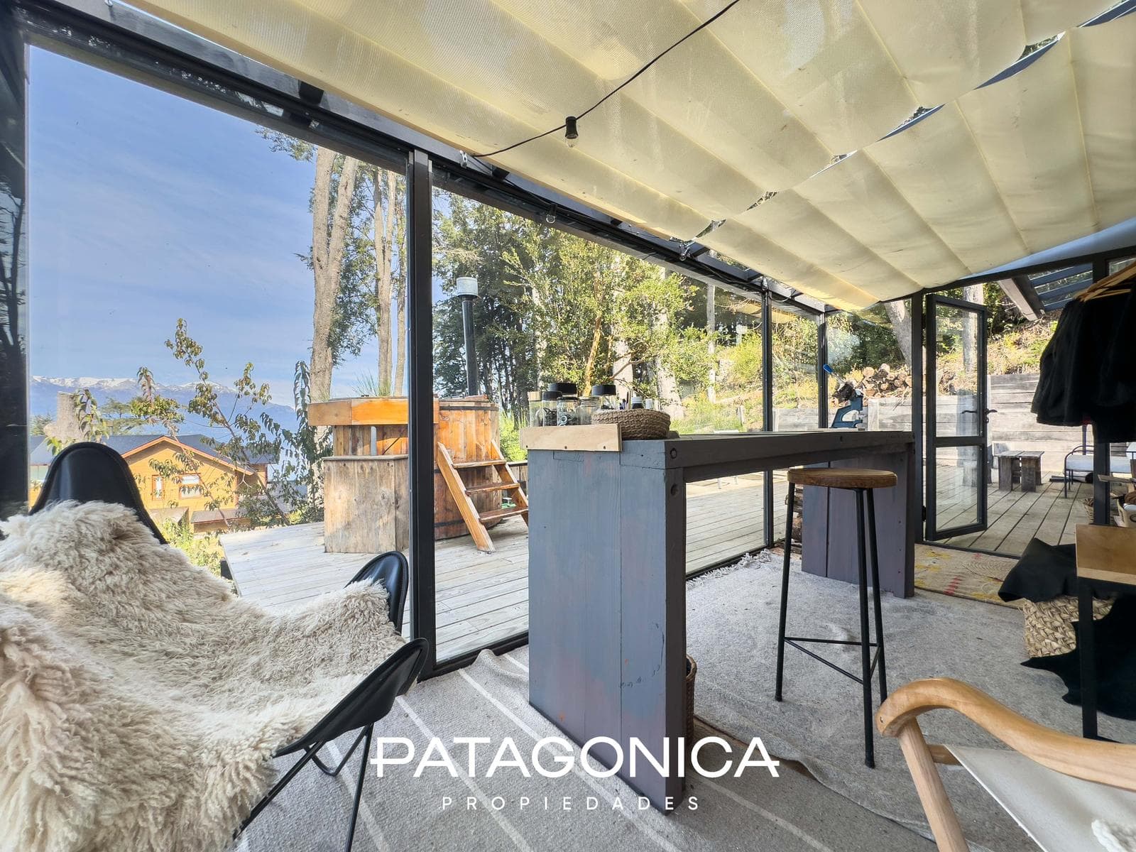 Modern 85 m² house with a view of Lake V. Correntoso.