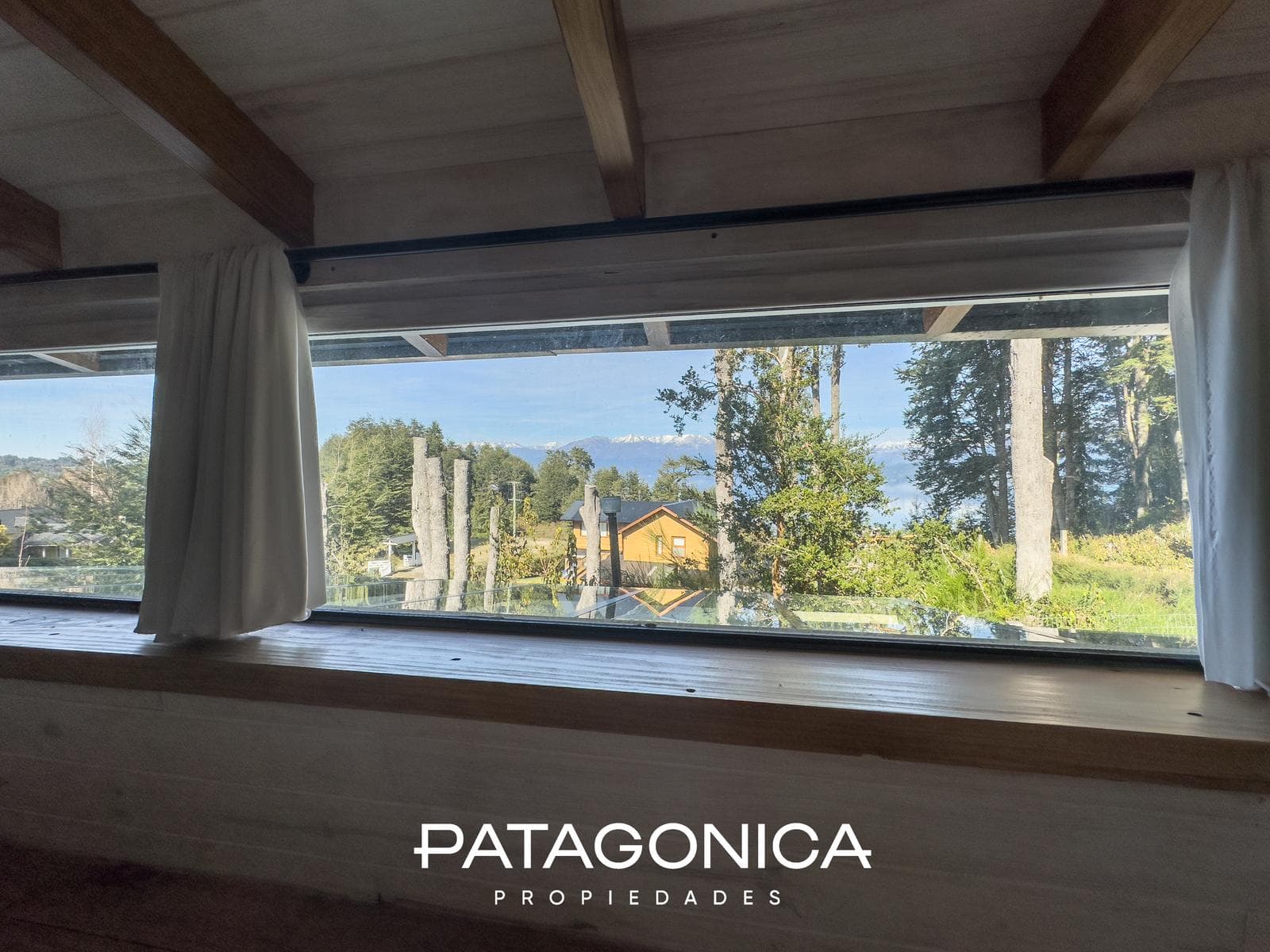 Modern 85 m² house with a view of Lake V. Correntoso.