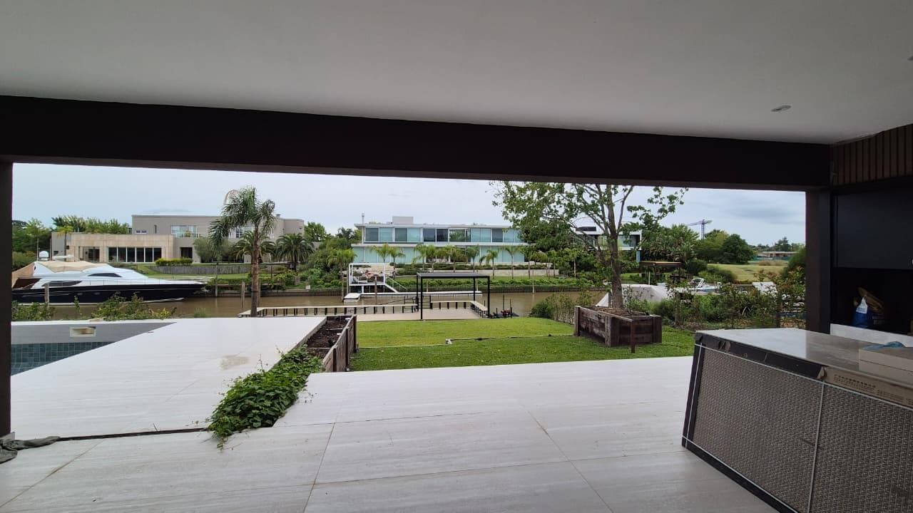 Very Nice House - The Yacht