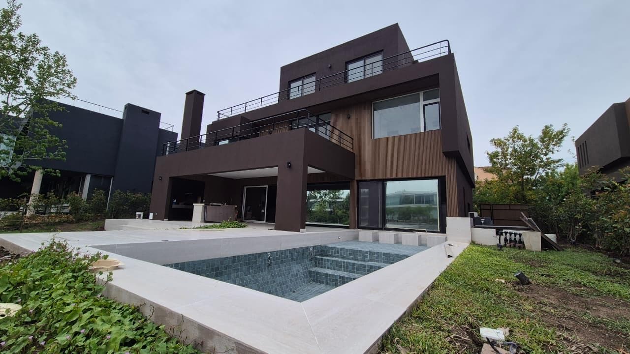 Very Nice House - The Yacht