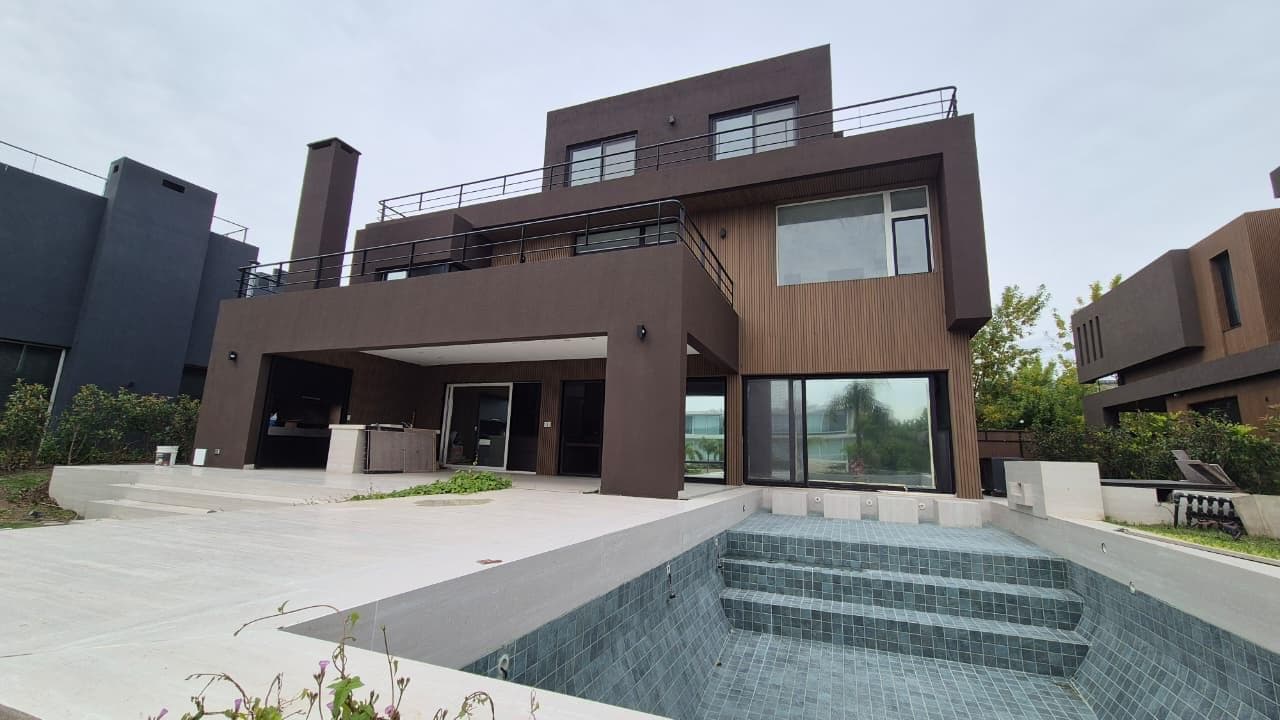 Very Nice House - The Yacht