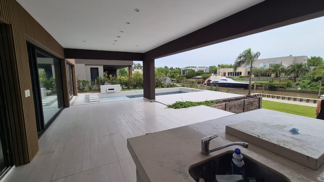 Very Nice House - The Yacht