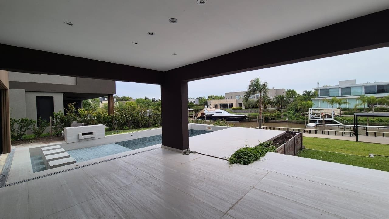 Very Nice House - The Yacht