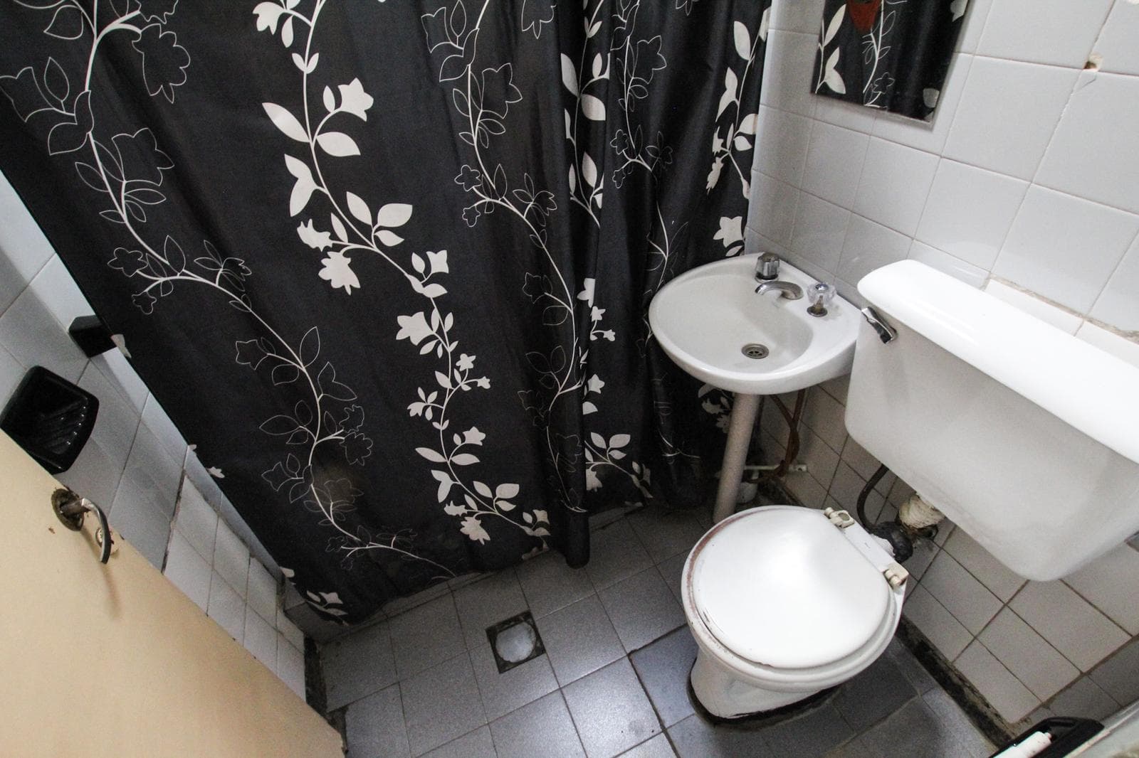House for Renovation for Sale, 350 m² Lot, Villa Ballester