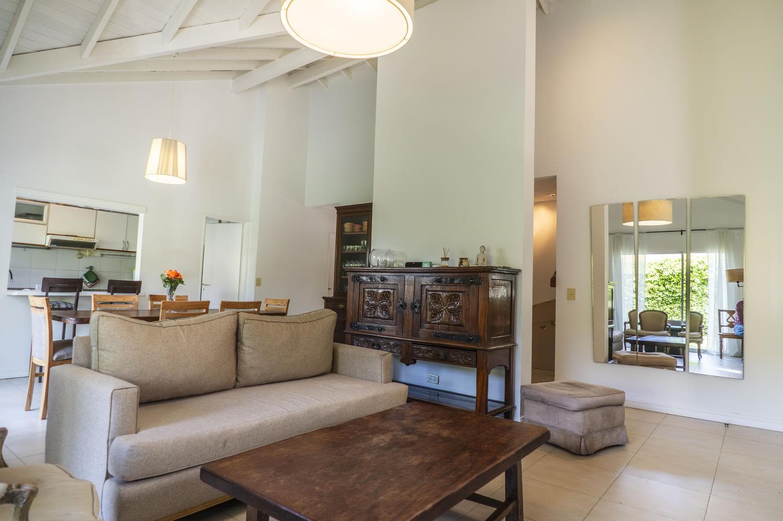 Single-story house in the Los Alamos neighborhood (Rincon de Milberg), with a pool