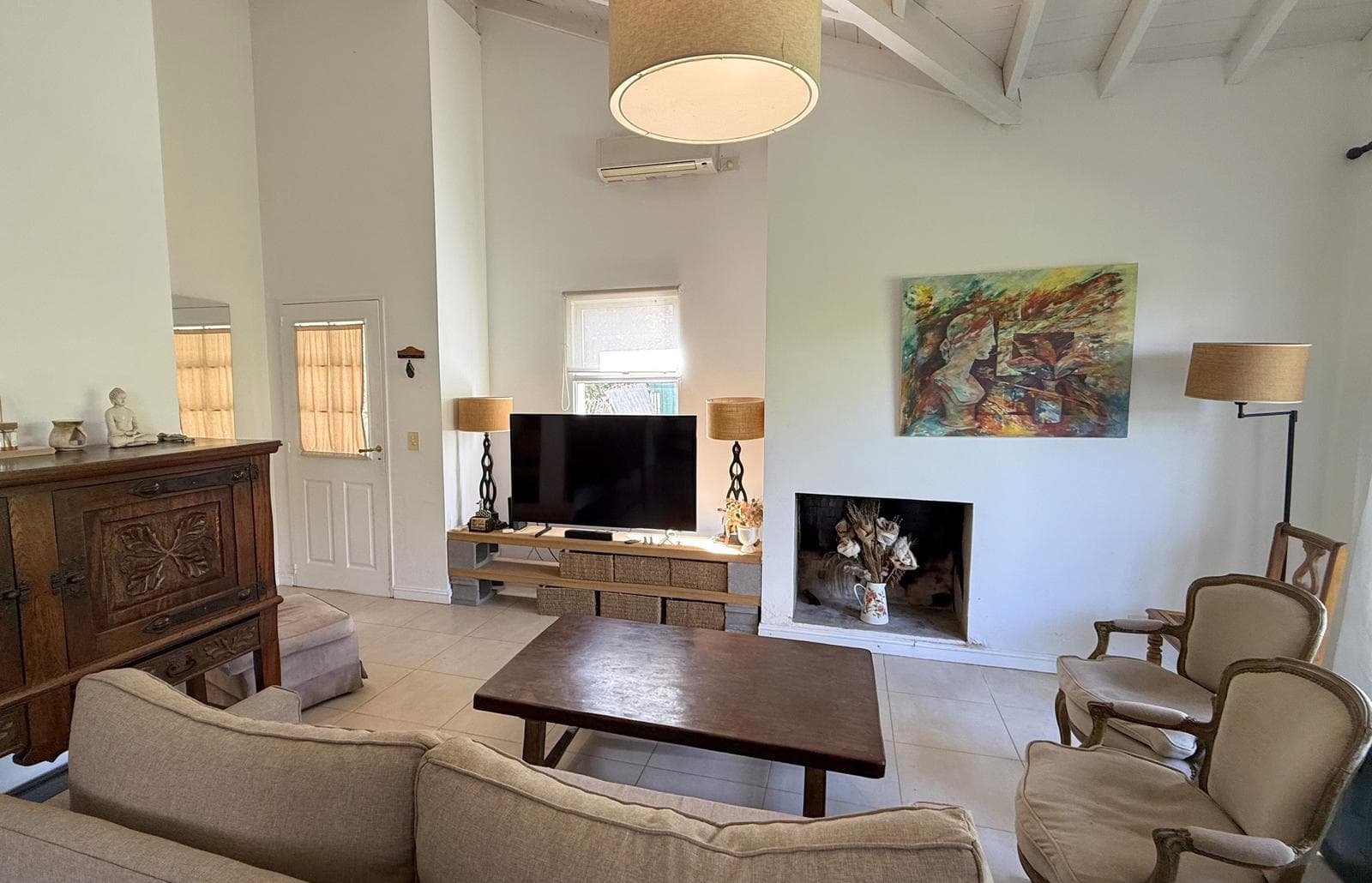 Single-story house in the Los Alamos neighborhood (Rincon de Milberg), with a pool