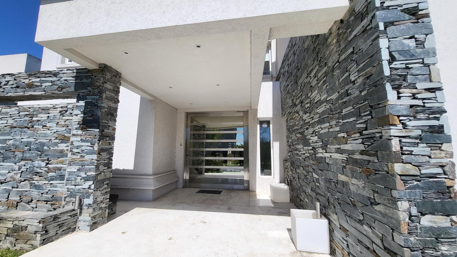 House for Sale Near the Lagoon in Los Alisos - Nordelta - Will Consider a Trade