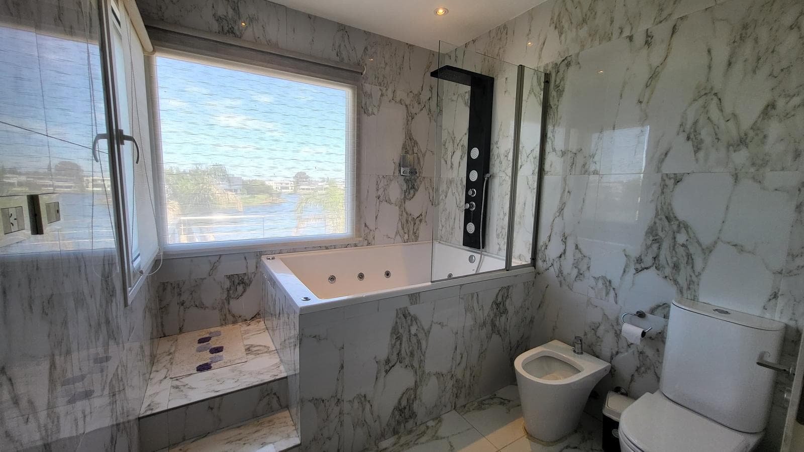 House for Sale Near the Lagoon in Los Alisos - Nordelta - Will Consider a Trade