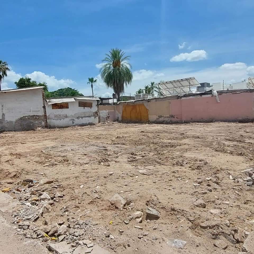 Land for rent at the corner of Revolución and Nuevo León streets in Colonia Centro