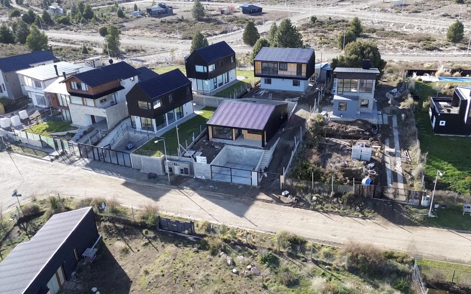 Brand-new house in a planned community in the Altos de Pinar del Sol neighborhood, Bariloche (UF1)
