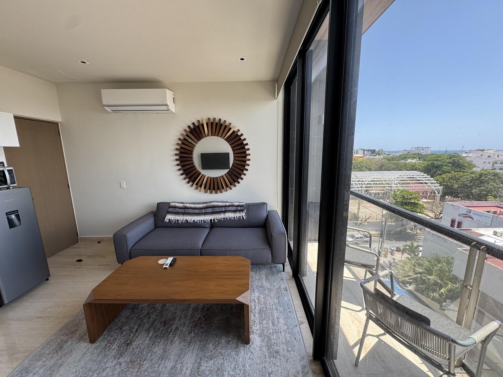 ONE-BEDROOM APARTMENT WITH OCEAN VIEWS IN PLAYA DEL CARMEN