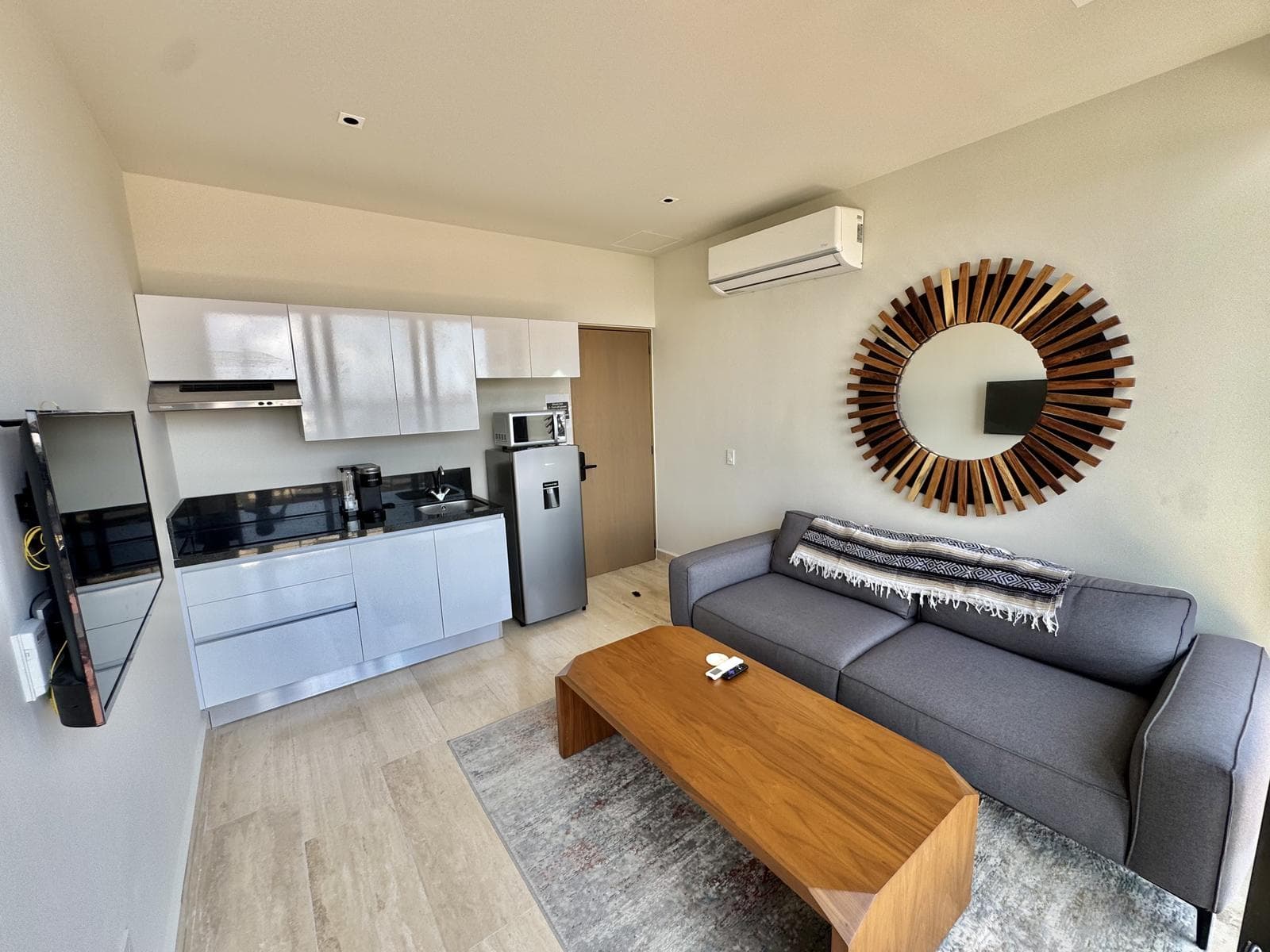 ONE-BEDROOM APARTMENT WITH OCEAN VIEWS IN PLAYA DEL CARMEN
