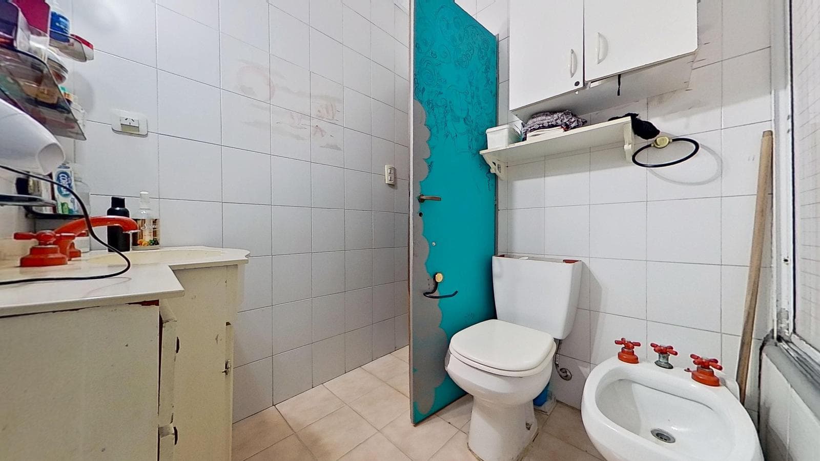 FOR SALE: House with a large yard and barbecue area in Quilmes Oeste