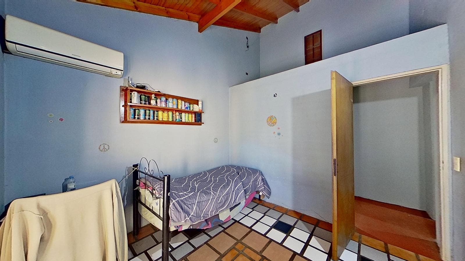 FOR SALE: House with a large yard and barbecue area in Quilmes Oeste