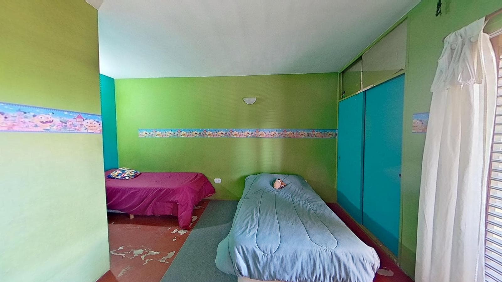 FOR SALE: House with a large yard and barbecue area in Quilmes Oeste