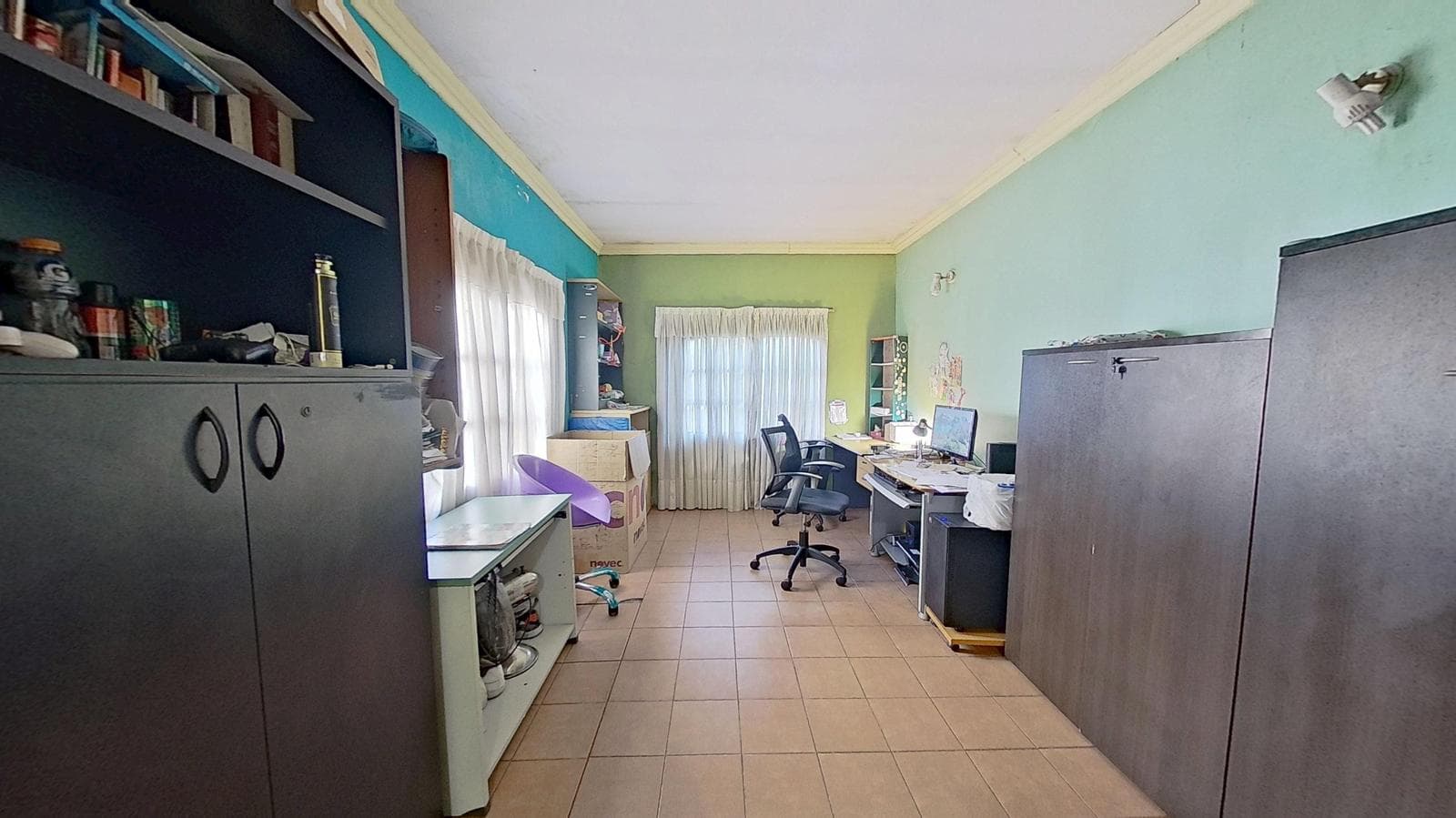 FOR SALE: House with a large yard and barbecue area in Quilmes Oeste