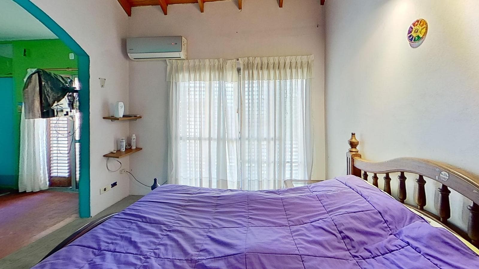 FOR SALE: House with a large yard and barbecue area in Quilmes Oeste