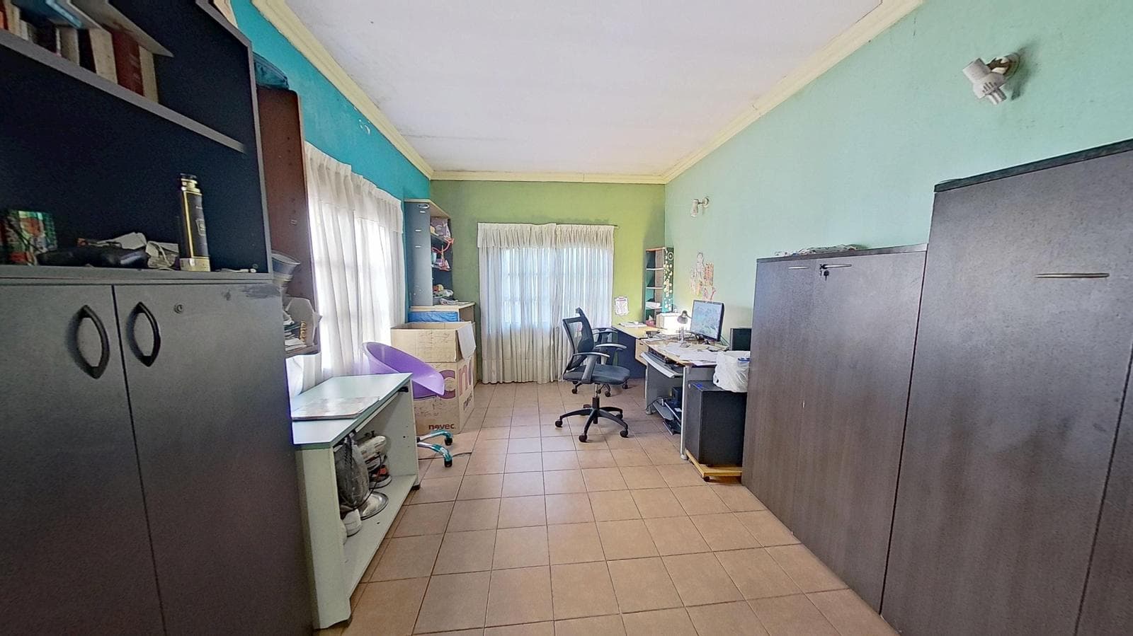 FOR SALE: House with a large yard and barbecue area in Quilmes Oeste