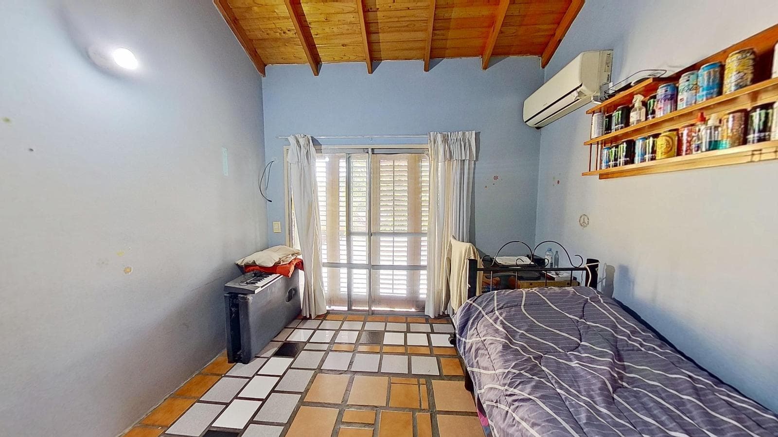 FOR SALE: House with a large yard and barbecue area in Quilmes Oeste