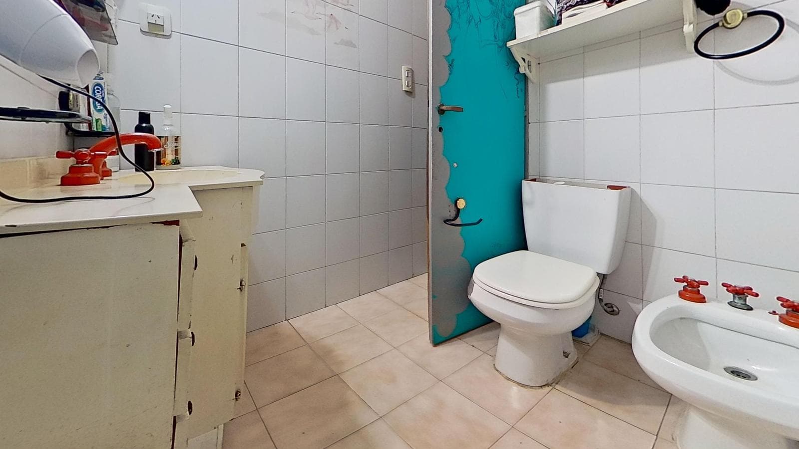 FOR SALE: House with a large yard and barbecue area in Quilmes Oeste