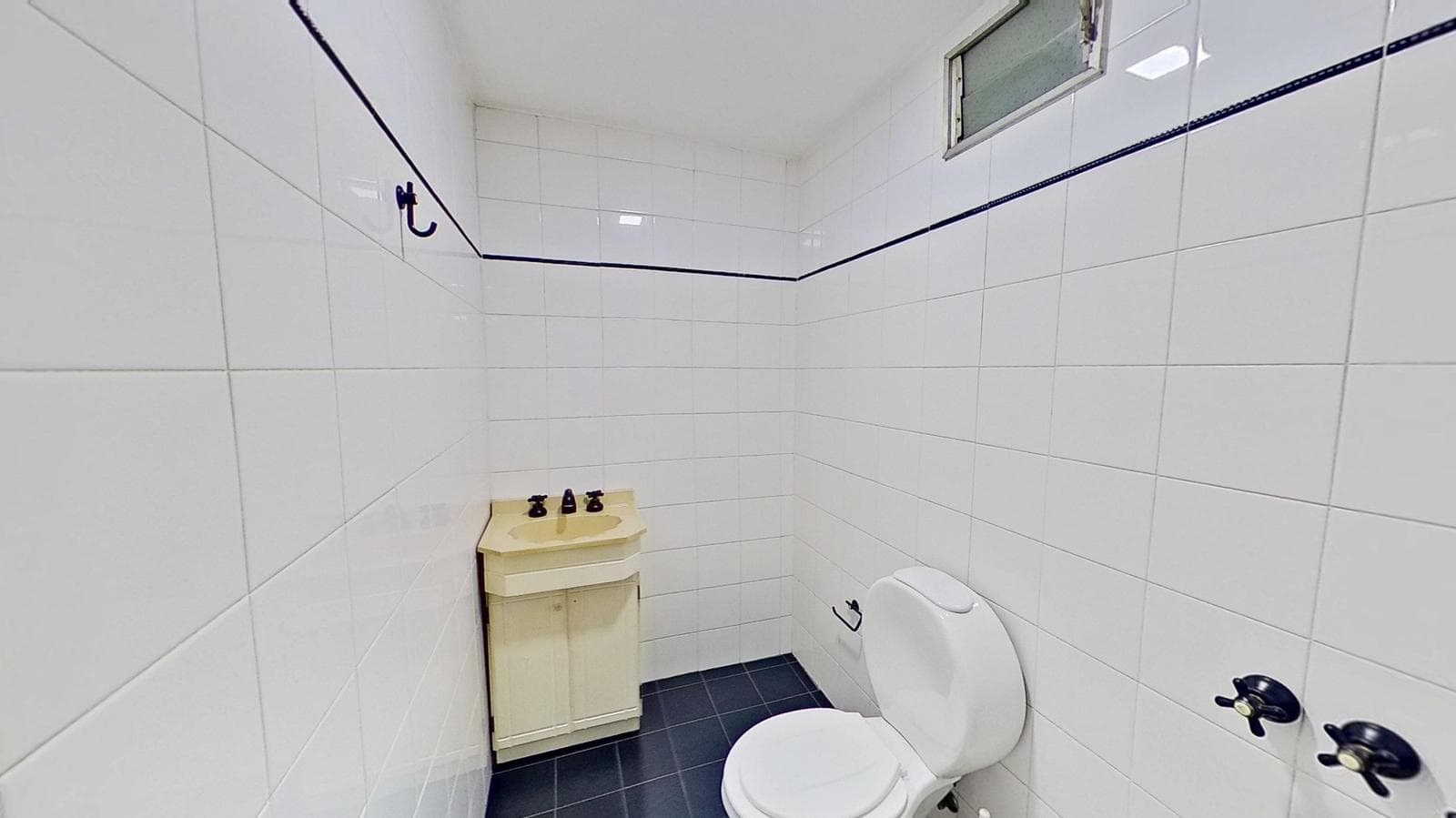 FOR SALE: House with a large yard and barbecue area in Quilmes Oeste