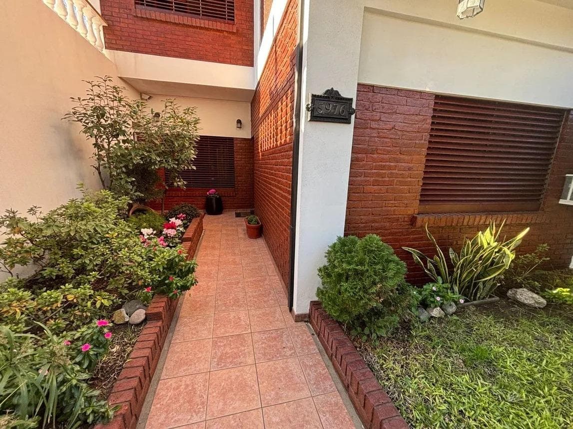 Chelet-style house for sale in G. de Laferrere