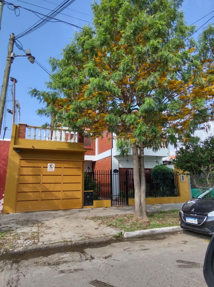 Chelet-style house for sale in G. de Laferrere
