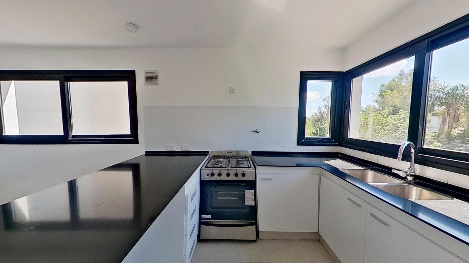 4-Bedroom Duplex for Sale with Private Terrace and 2 Parking Spaces – Vivo Tortuguitas