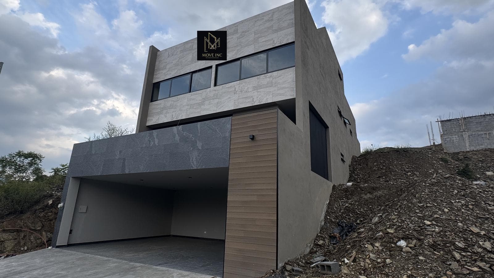 HOUSE FOR SALE IN SANTIAGO