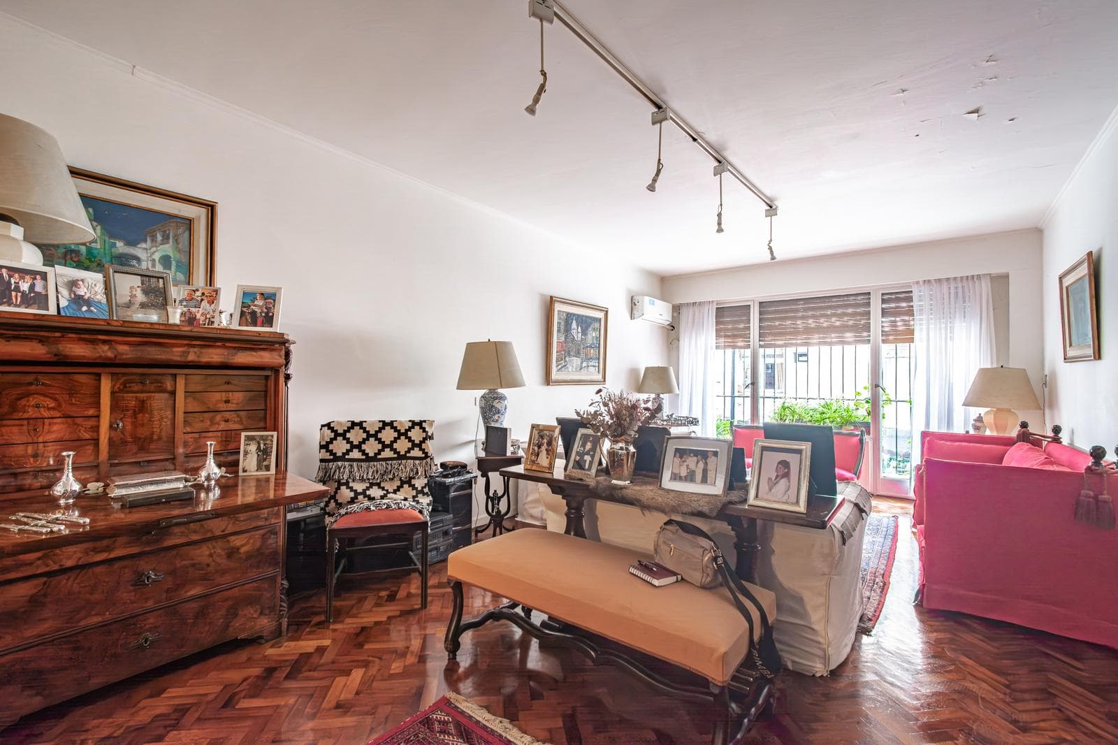 EXCELLENT CORNER UNIT—all OUTSIDE, filled with LIGHT and SUNSHINE