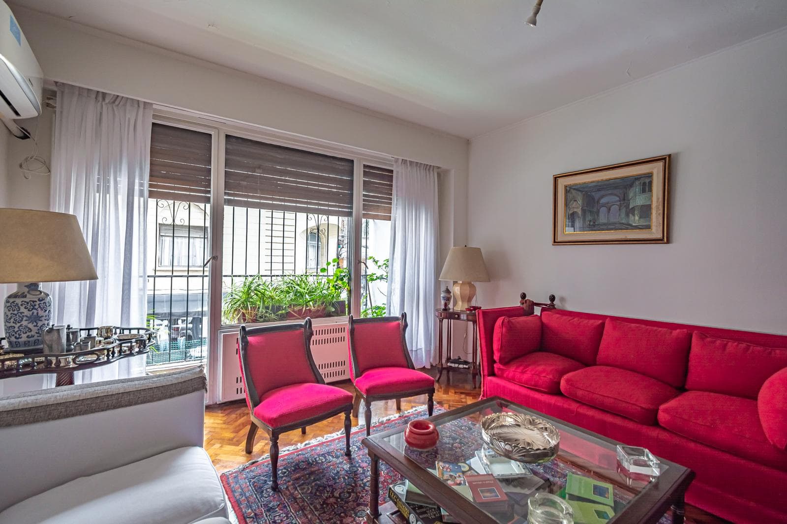 EXCELLENT CORNER UNIT—all OUTSIDE, filled with LIGHT and SUNSHINE