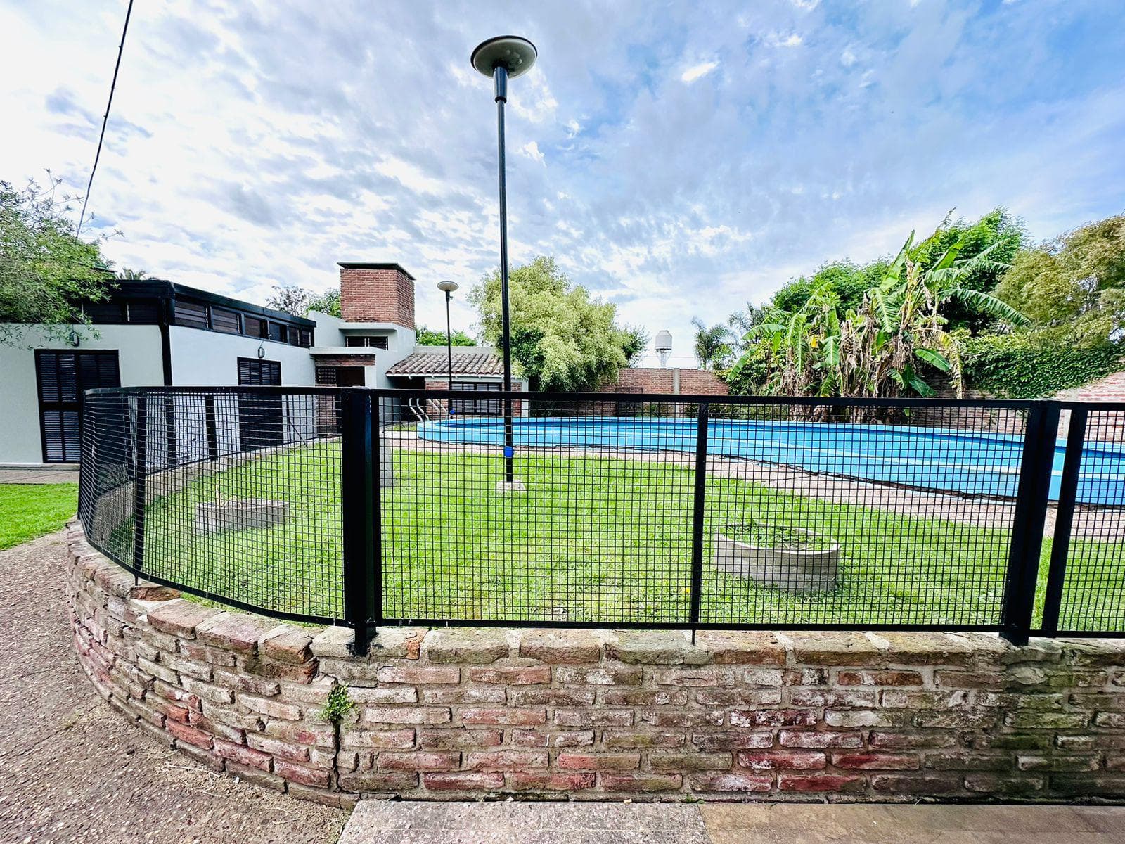 2-bedroom house with a park, pool, and tennis court