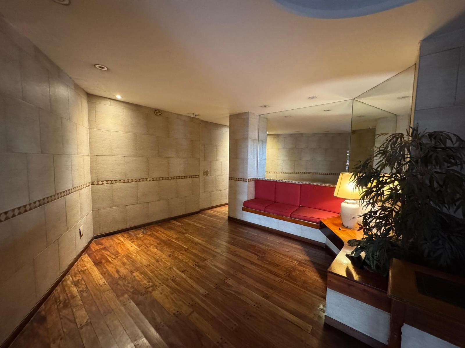 4-room apartment. Balcony. Front-facing. Garage. Coghlan