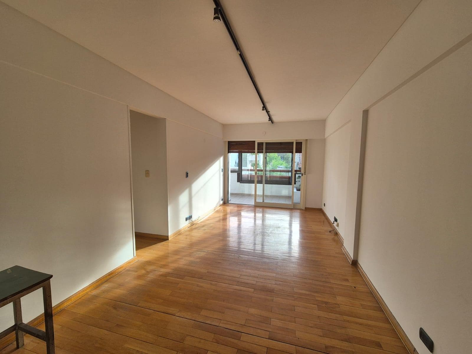 4-room apartment. Balcony. Front-facing. Garage. Coghlan