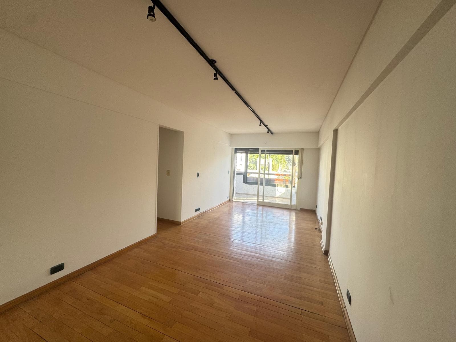 4-room apartment. Balcony. Front-facing. Garage. Coghlan