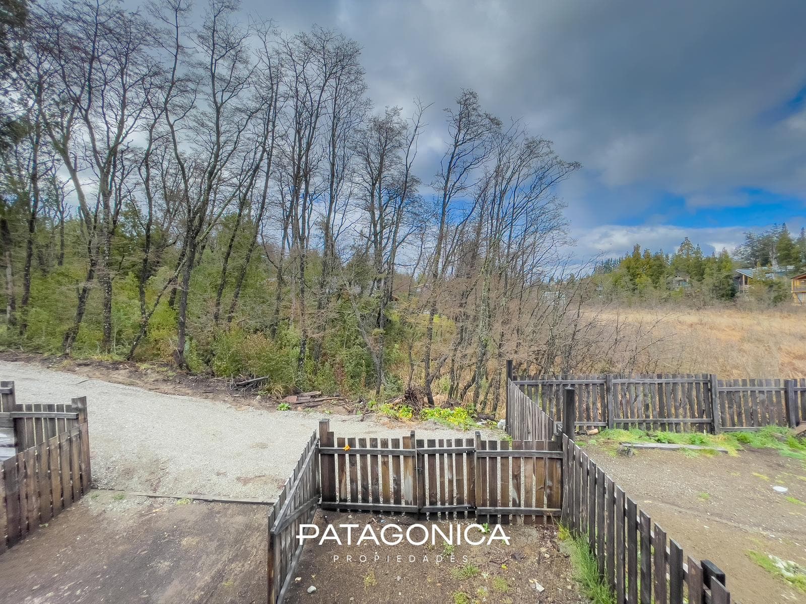 BRAND-NEW HOUSE FOR SALE. 2 bedrooms + garden. Natural gas. Tres Cerros neighborhood