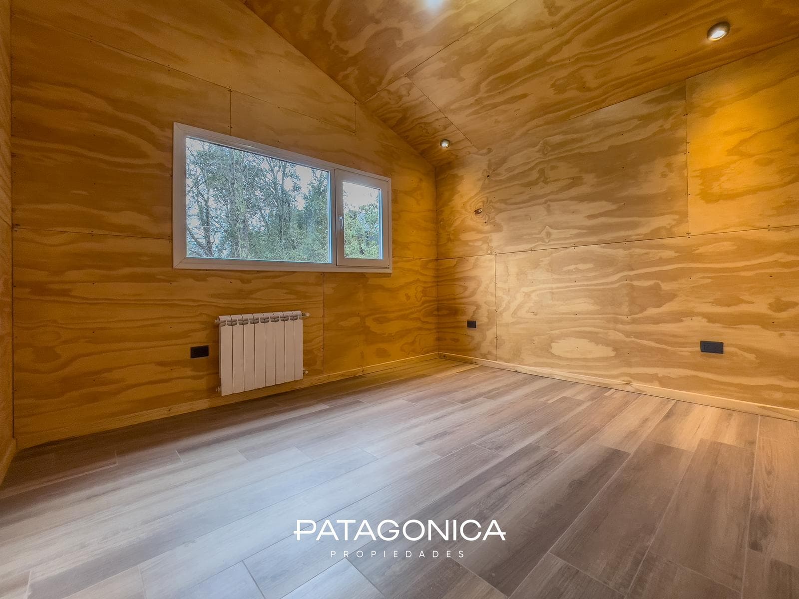 BRAND-NEW HOUSE FOR SALE. 2 bedrooms + garden. Natural gas. Tres Cerros neighborhood