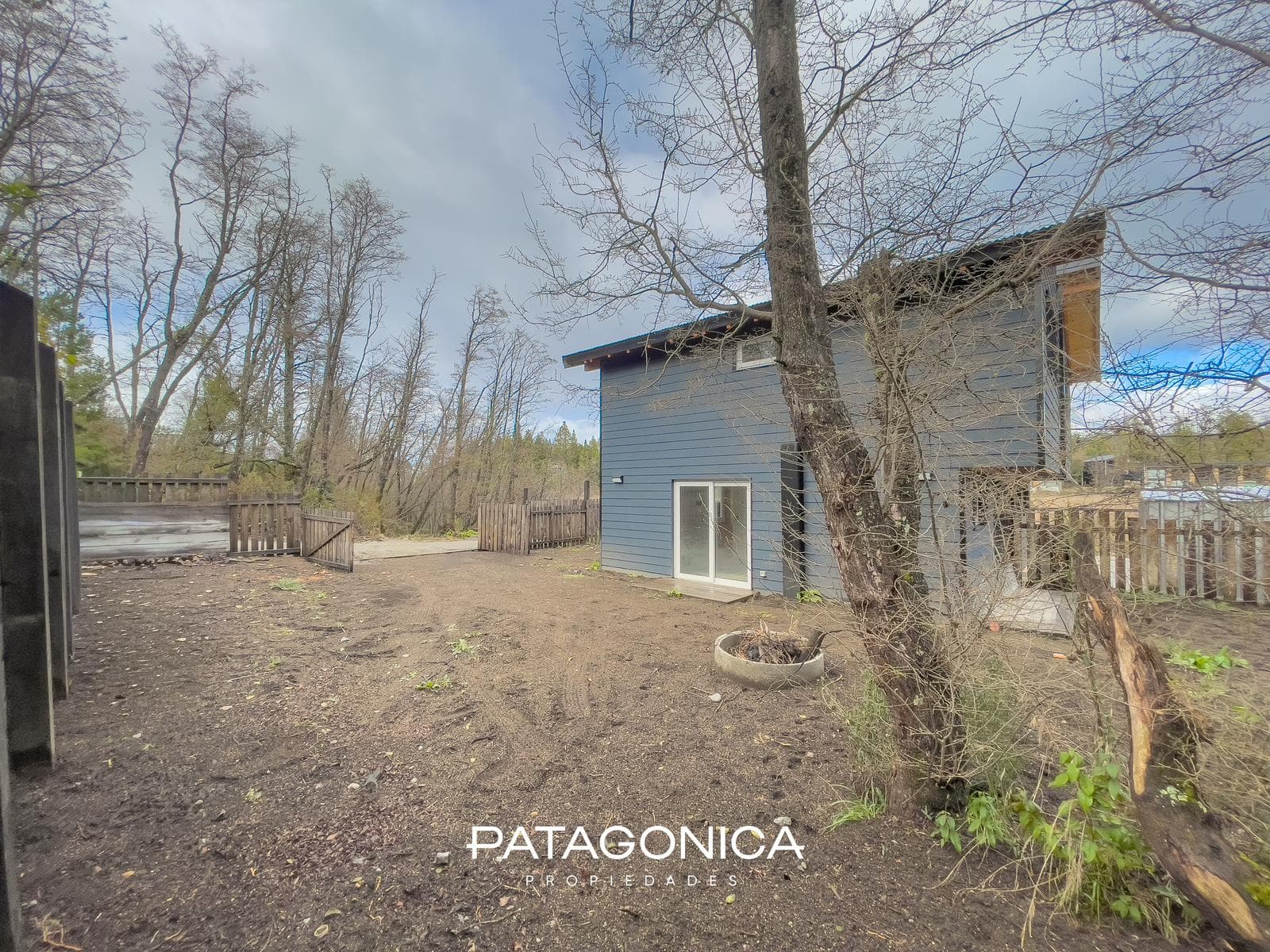 BRAND-NEW HOUSE FOR SALE. 2 bedrooms + garden. Natural gas. Tres Cerros neighborhood