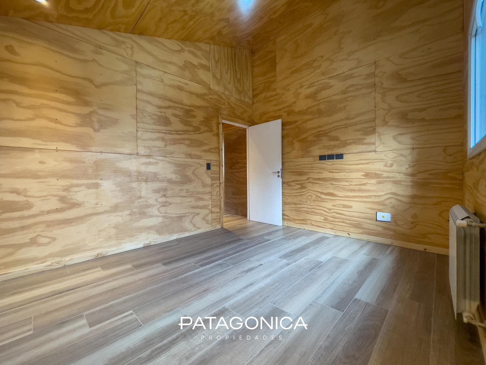 BRAND-NEW HOUSE FOR SALE. 2 bedrooms + garden. Natural gas. Tres Cerros neighborhood
