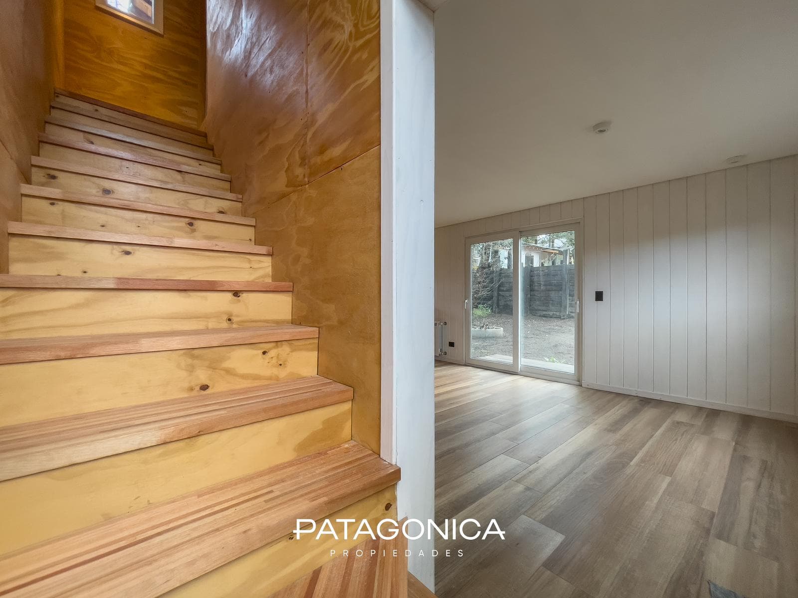 BRAND-NEW HOUSE FOR SALE. 2 bedrooms + garden. Natural gas. Tres Cerros neighborhood