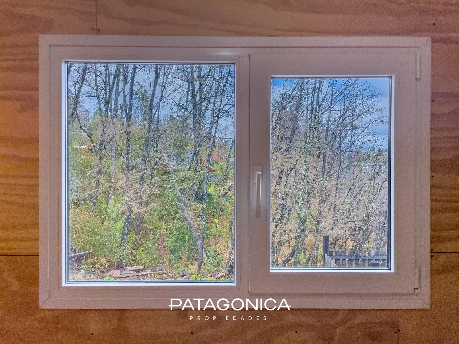 BRAND-NEW HOUSE FOR SALE. 2 bedrooms + garden. Natural gas. Tres Cerros neighborhood