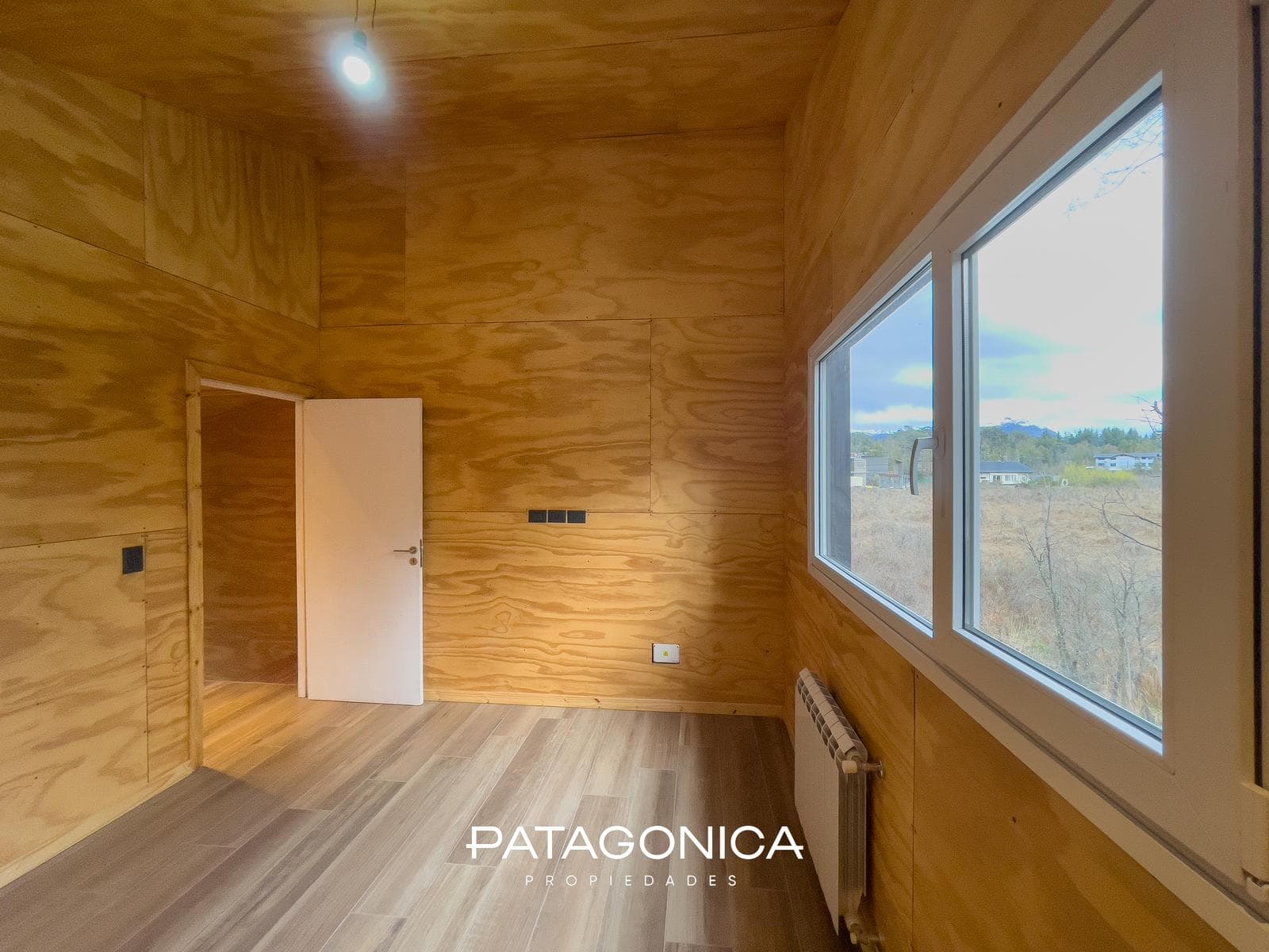 BRAND-NEW HOUSE FOR SALE. 2 bedrooms + garden. Natural gas. Tres Cerros neighborhood