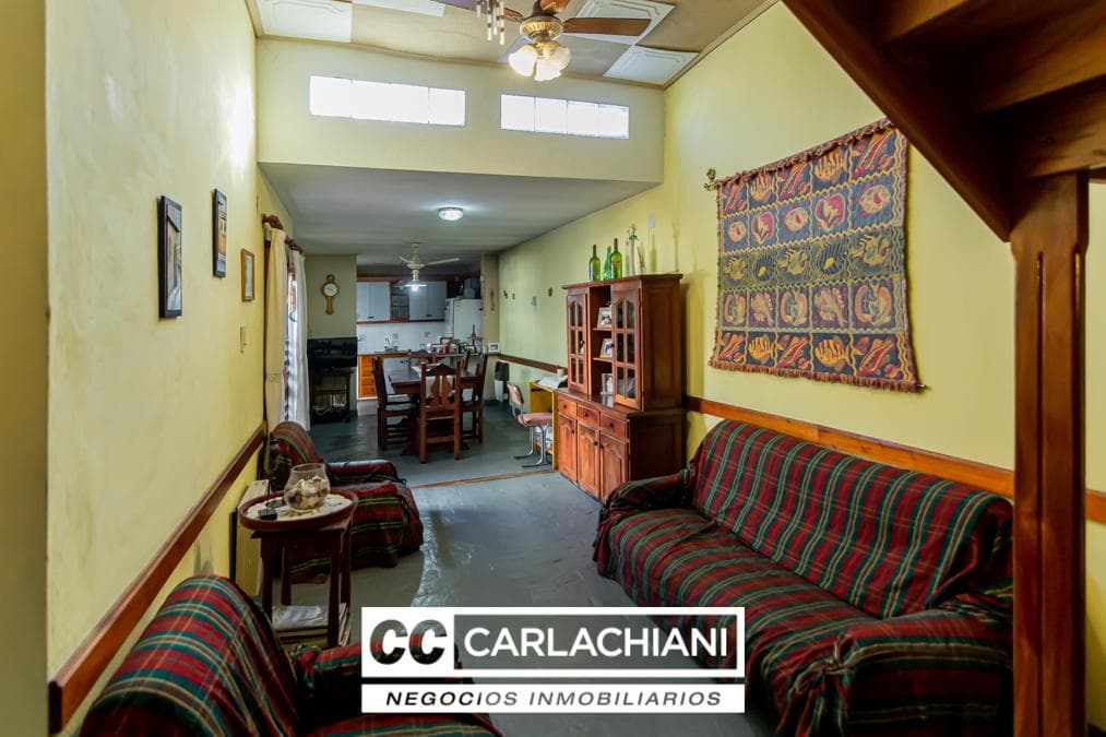 House for Sale - Azcuénaga Neighborhood, Rosario - 3 Stories - Patio