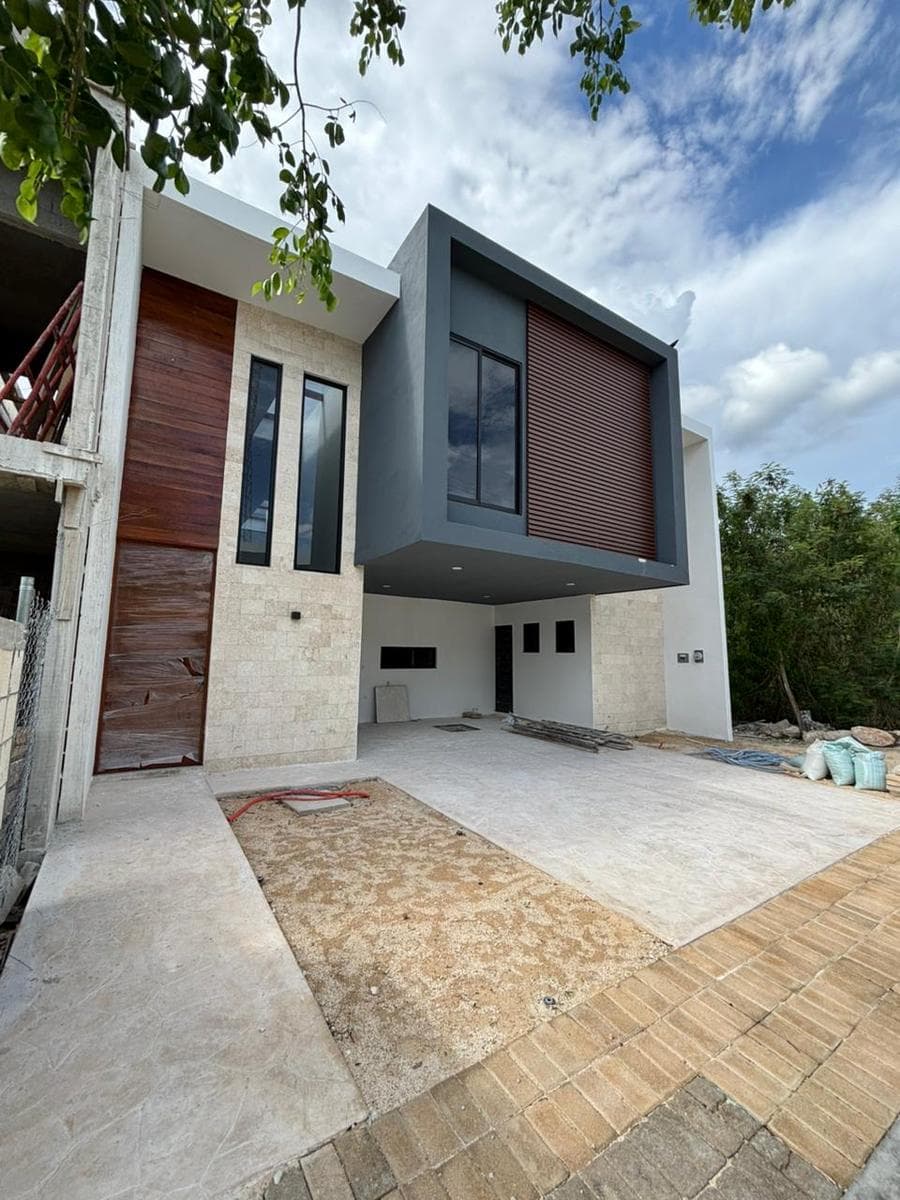House for Sale on Privada Soluna Temozon