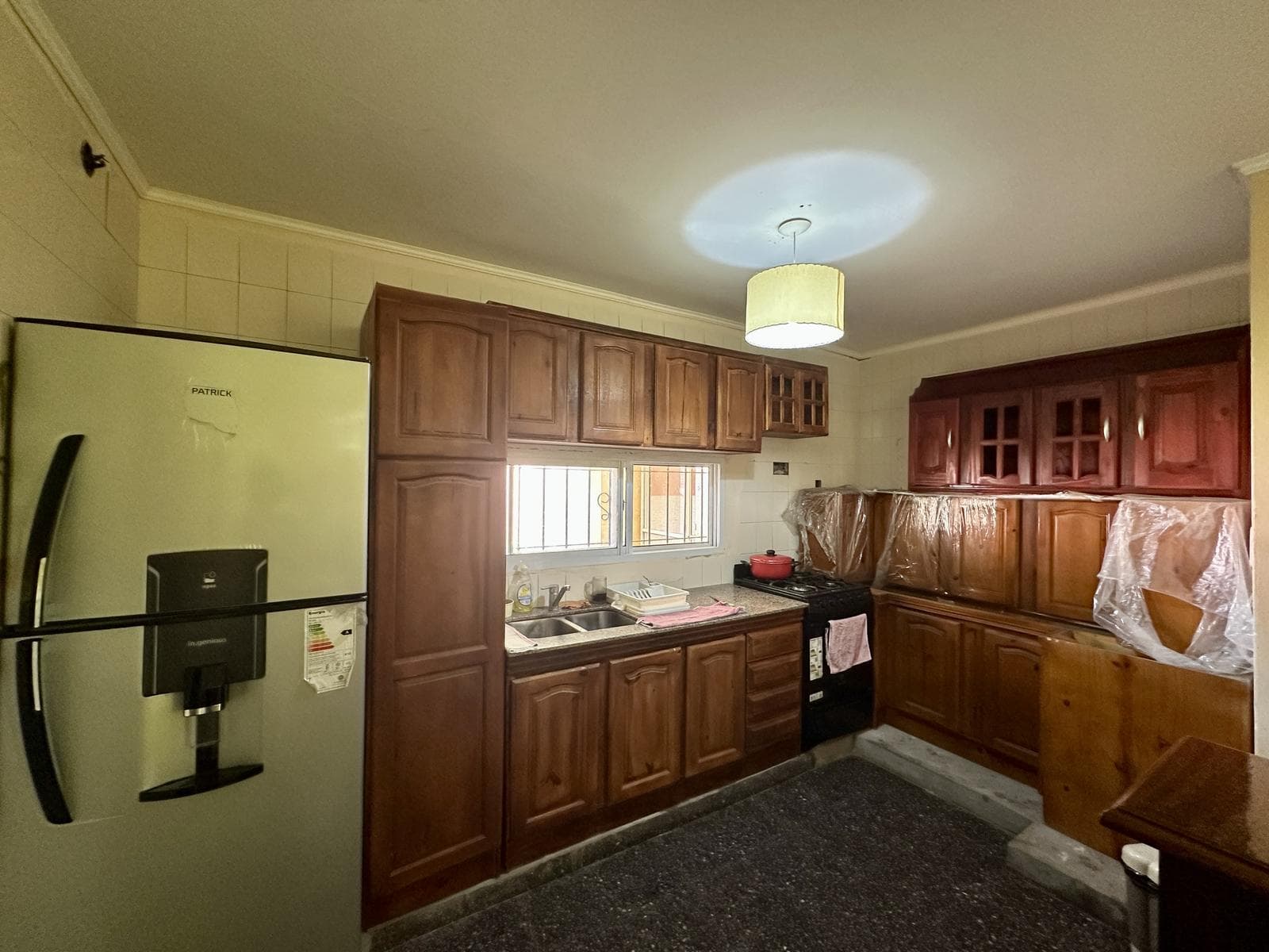 3-bedroom house, spacious green yard, patio with grill, laundry room. Ciudad Campana